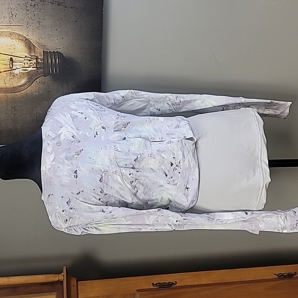 🪼Lululemon Layeres Top in Pastel Shades! - Picture 2 of 8